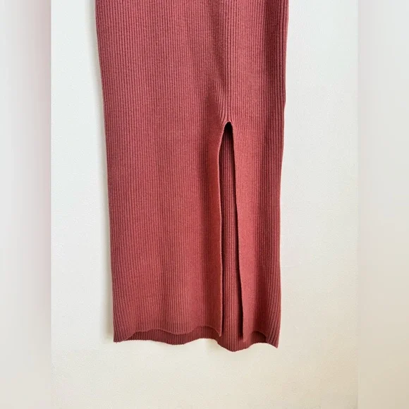 Dex Ribbed V-Neck Maxi Dress in Burgundy - Picture 5 of 6